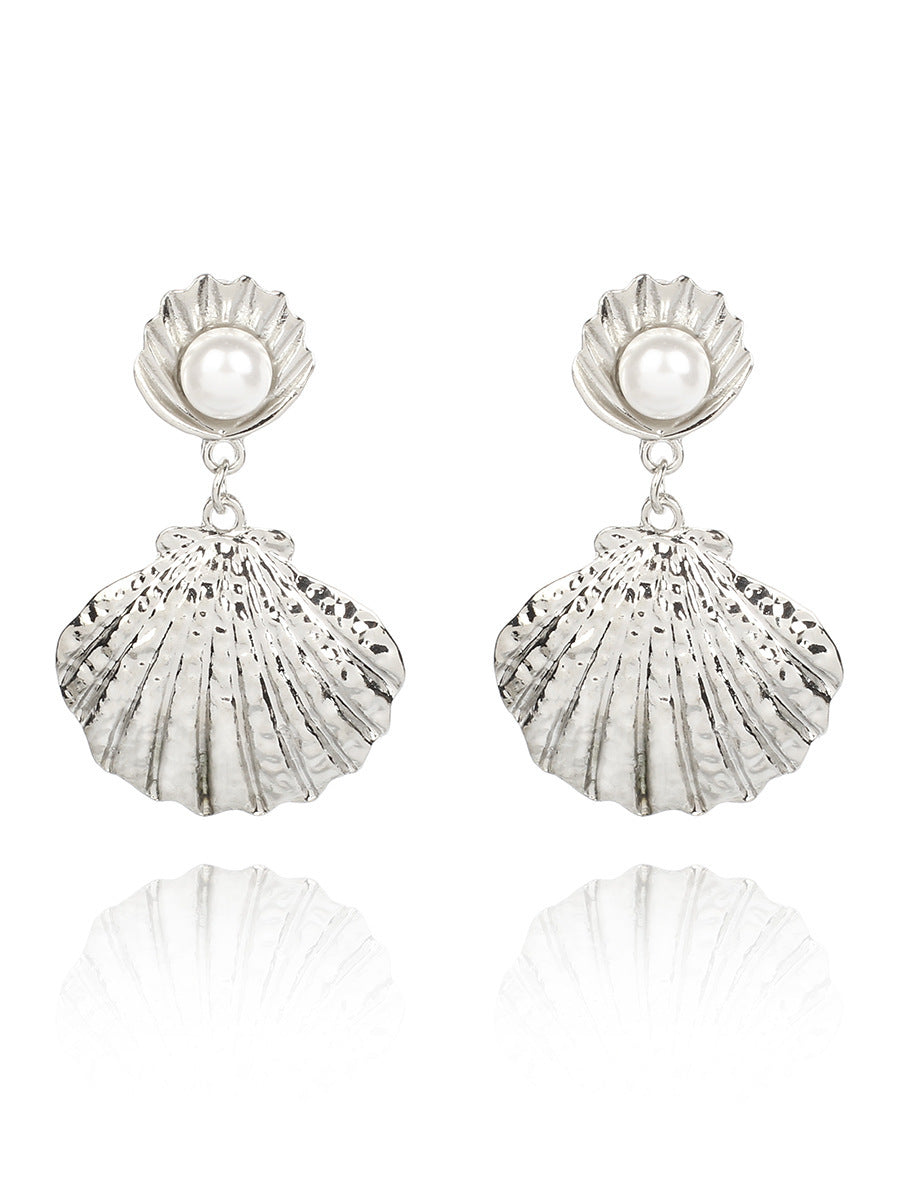 Metallic shell pearl earrings