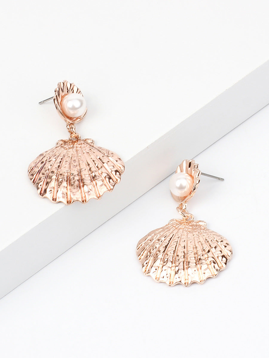 Metallic shell pearl earrings
