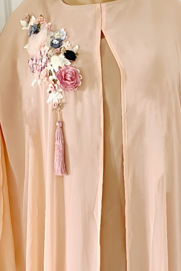 Qatari "Farasha" Abaya