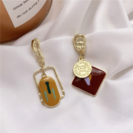 Vintage metal asymmetric earrings