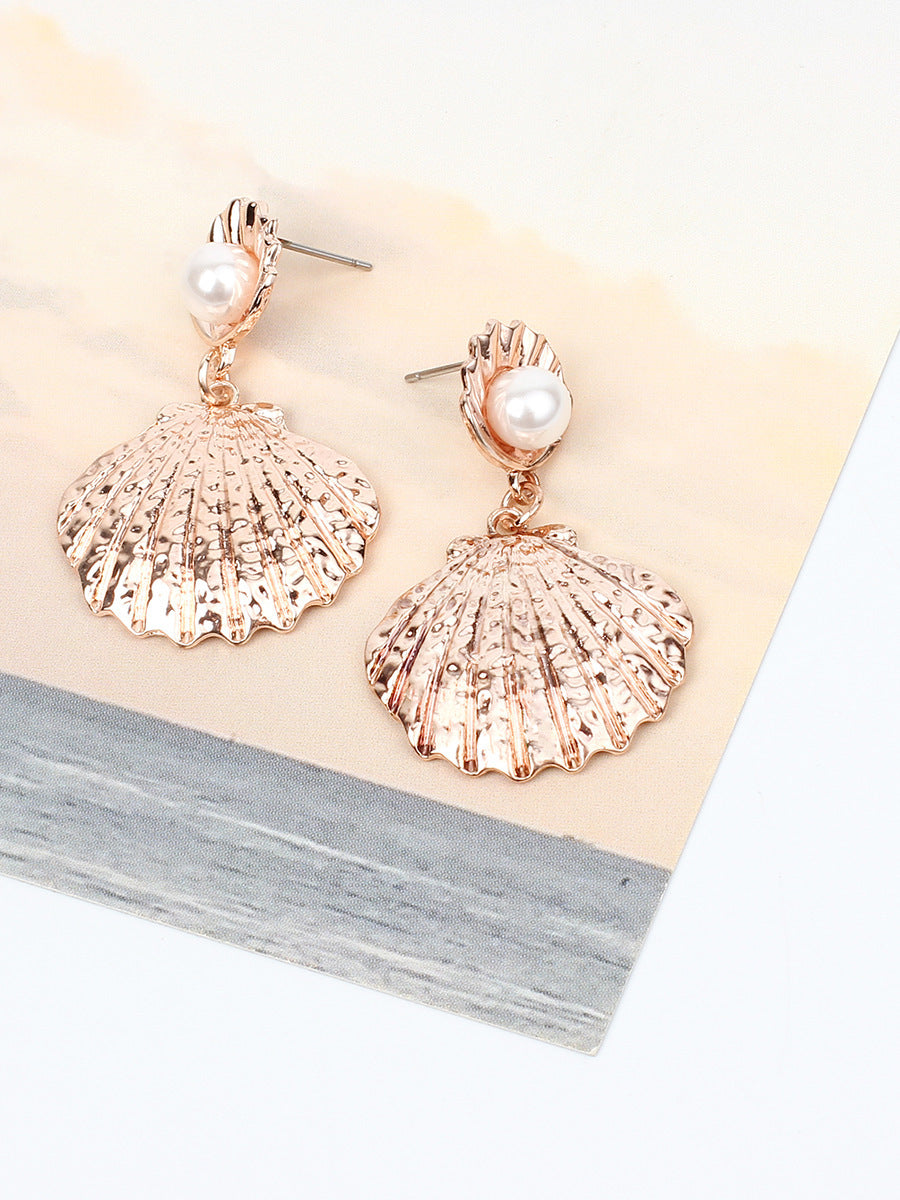 Metallic shell pearl earrings